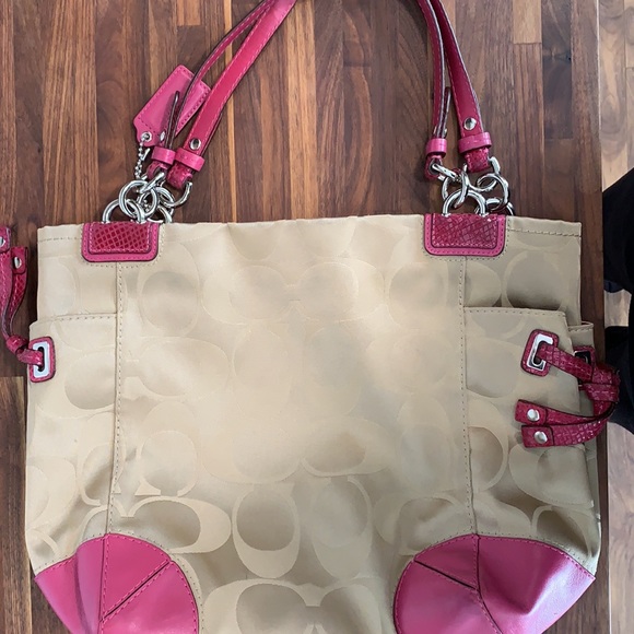 Coach authentic Handbag - Picture 13 of 14